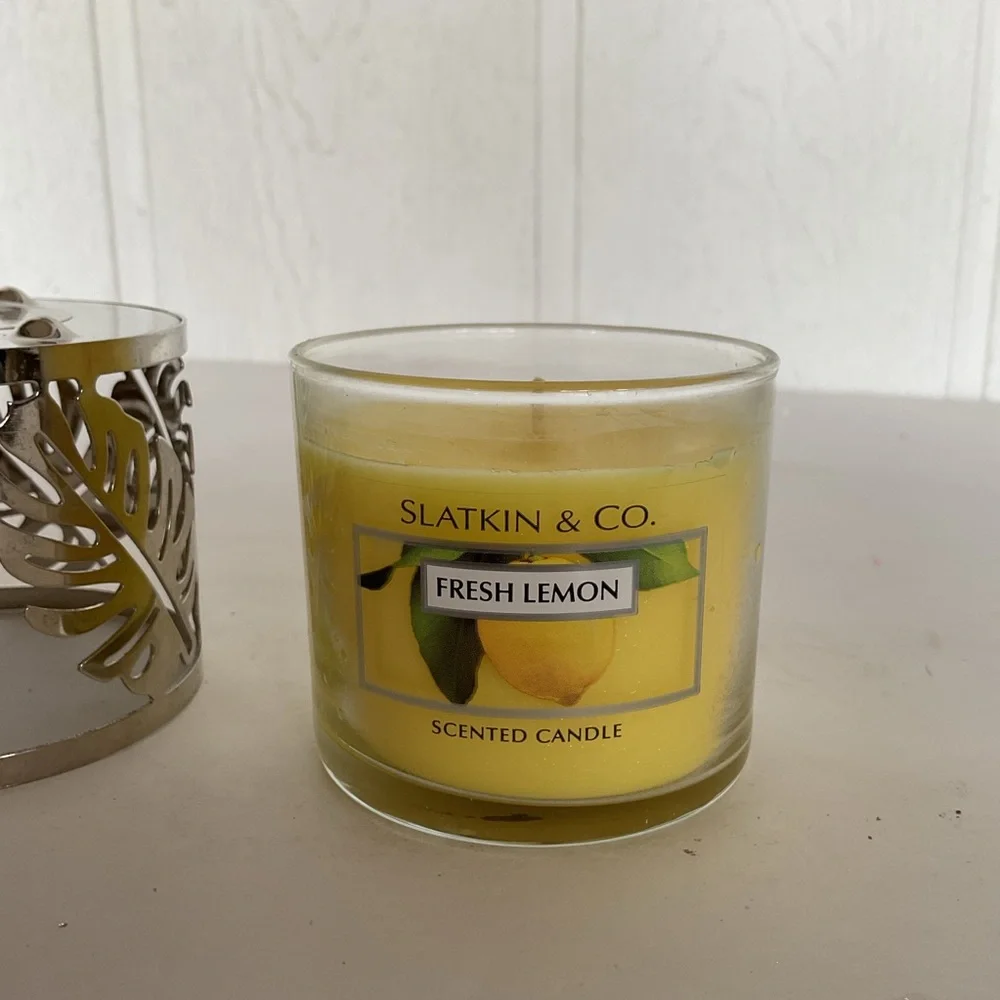 Bath & Body Works Slatkin and Company Fresh Lemon Candle and holder NWT - Picture 6 of 10